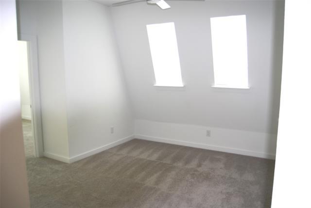 Building Photo - 369 Oakbend Dr
