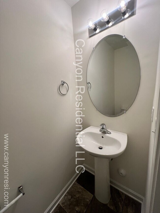 Building Photo - Charming 4-Bedroom Home