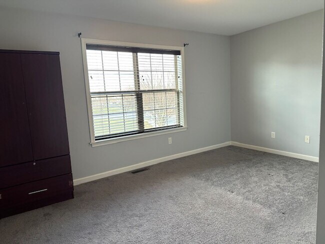 Building Photo - 1841 Vista Dr