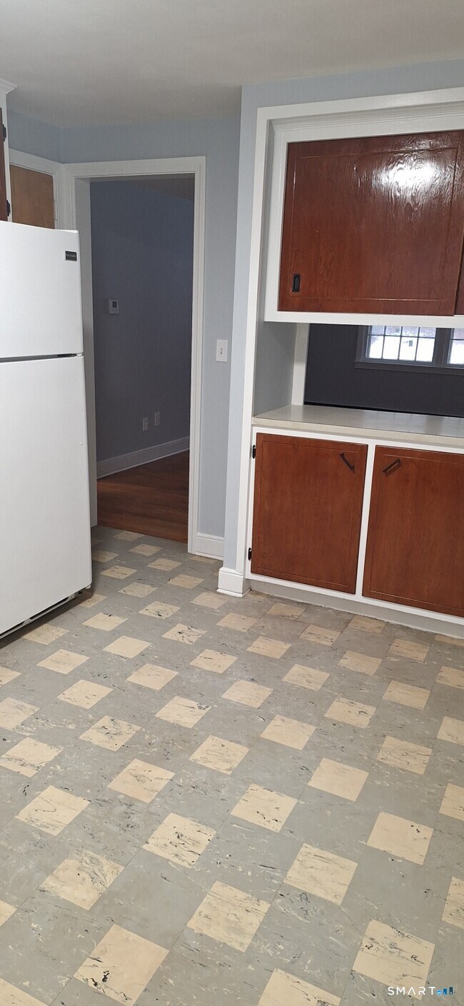 Building Photo - 10 Carpenter Rd