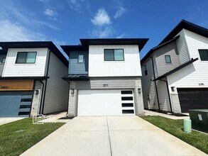 Building Photo - WESTON PLAN