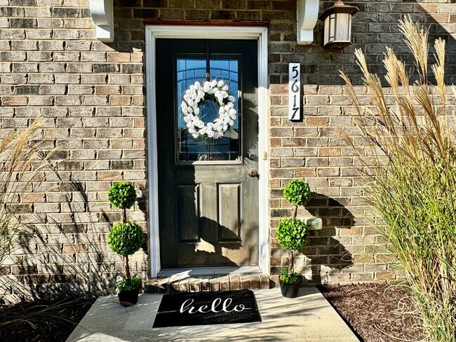 Building Photo - Available 07-08-26! Townhouse w/Garage - Pet Friendly - All Appliances Convey!