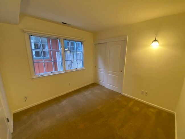 Building Photo - 241 Alder St