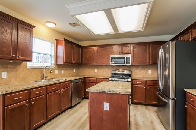 Building Photo - 519 Holly Crest Dr