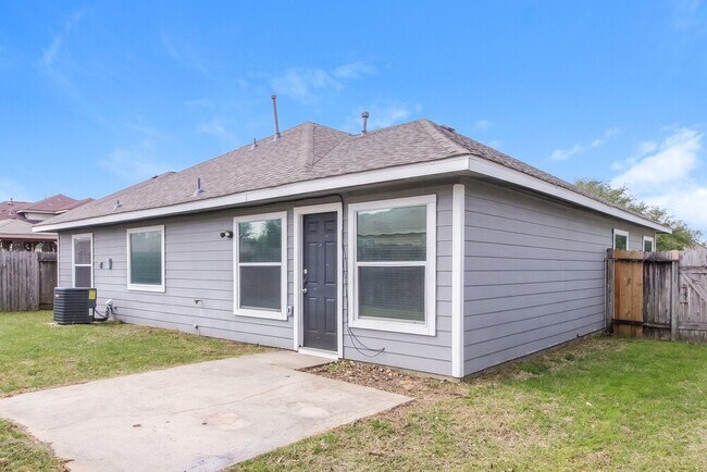 Building Photo - 5714 Straight Way