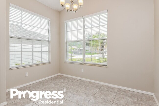 Building Photo - 1420 Brook Hollow Dr