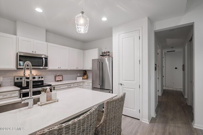 Building Photo - 171 Tropics Ave
