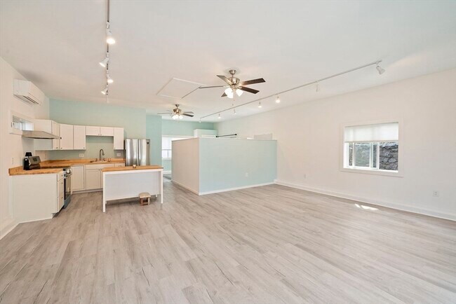 Building Photo - 15 Rockland House Rd