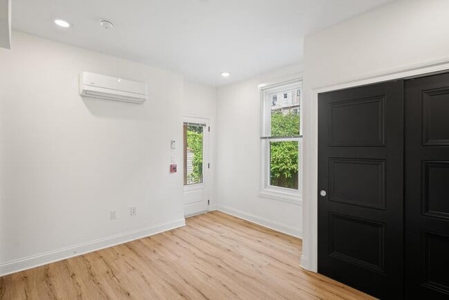 Building Photo - 125 Sumac St