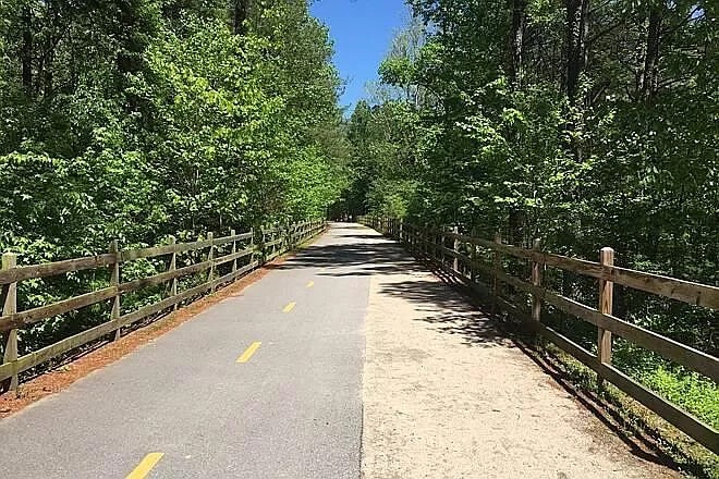 Building Photo - Room in Condo on Chimney Ridge Pl