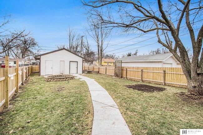 Building Photo - 2403 S Wayne St