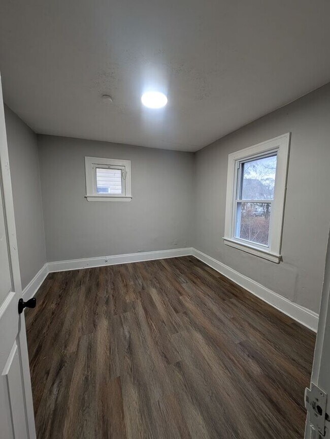 Building Photo - Charming 3BR 1BA Home w/  Solar Panels • Driveway in Cleveland