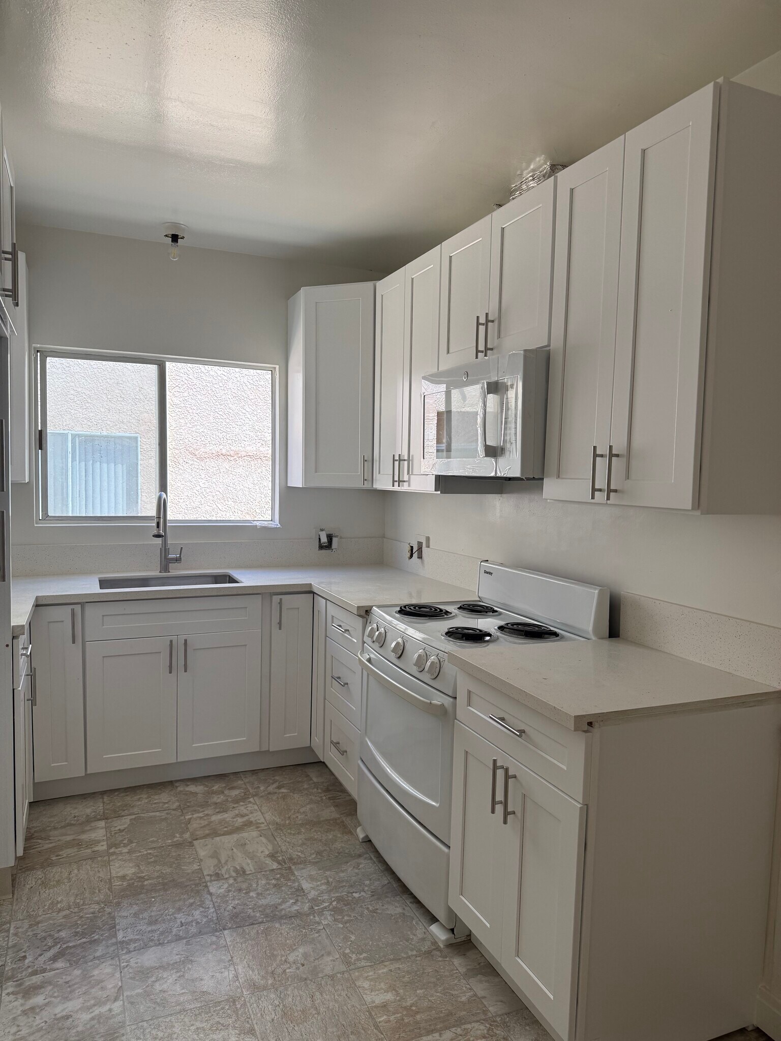 Building Photo - 22515 Del Valle St