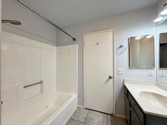 Building Photo - AVAILABLE NOW!! Upstairs 2 Bedroom 2 Bathroom Condo in Cathedral City!!