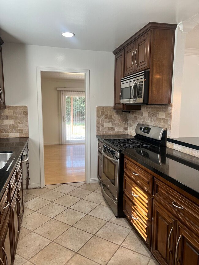 Building Photo - Welcome to the East Whittier 3 Bedroom House.