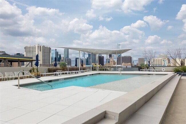 Building Photo - 800 Embassy Dr