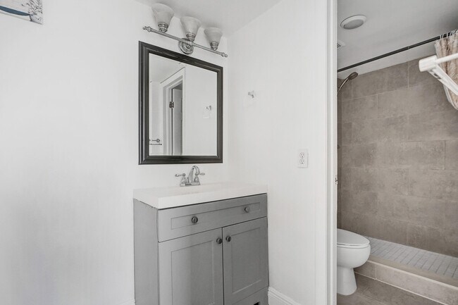 Building Photo - 1801 S Treasure Dr