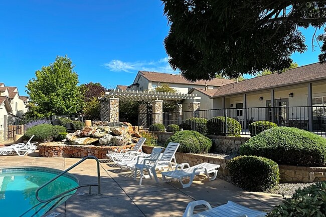community room - 6501 San Antonio Dr NE