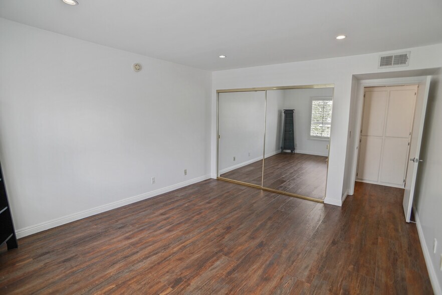 Building Photo - 11230 Peach Grove St