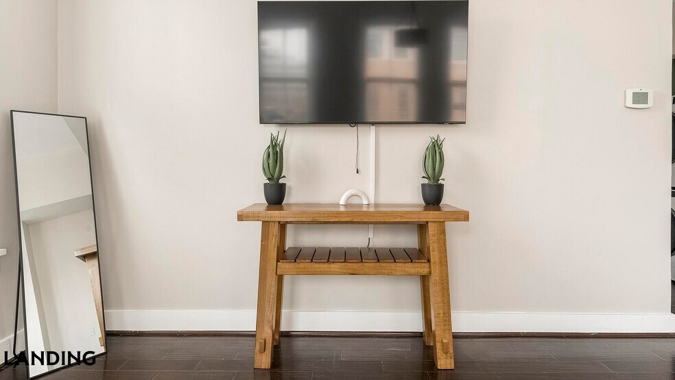 Building Photo - 617 W Lexington St