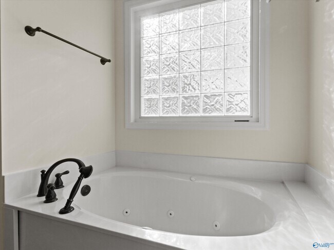 Building Photo - 826 Eldorado Ave SE