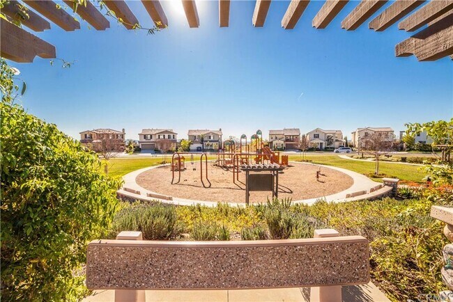 Building Photo - 675 E Boxwood Ln