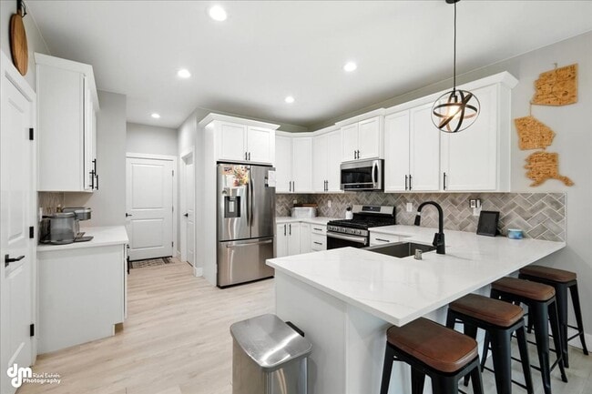 Building Photo - 4 BEDROOM | 2 BATHROOMS | 3 CAR GARAGE | M...