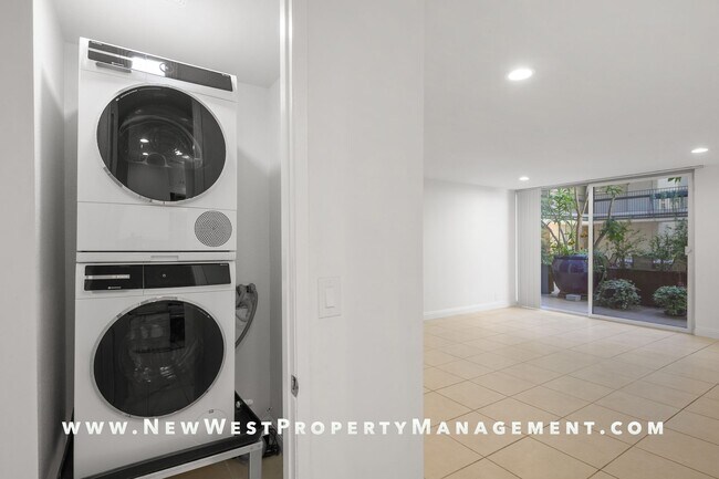 Building Photo - Expansive La Jolla Village 2 Bedroom at De...