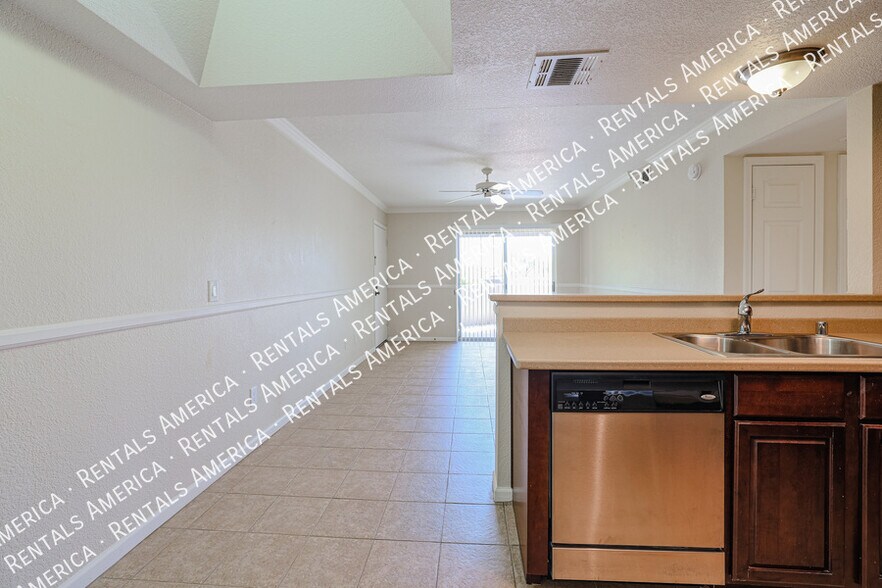 Building Photo - 1720 E Thunderbird Rd