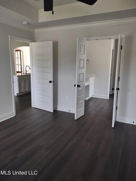 Building Photo - 464 Silver Hill Dr
