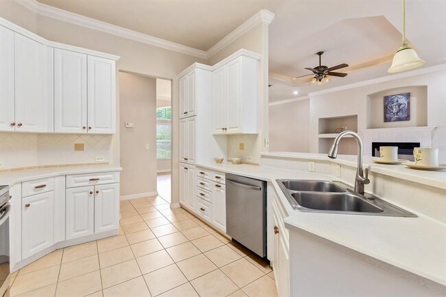 Building Photo - 8430 SW 10th Pl