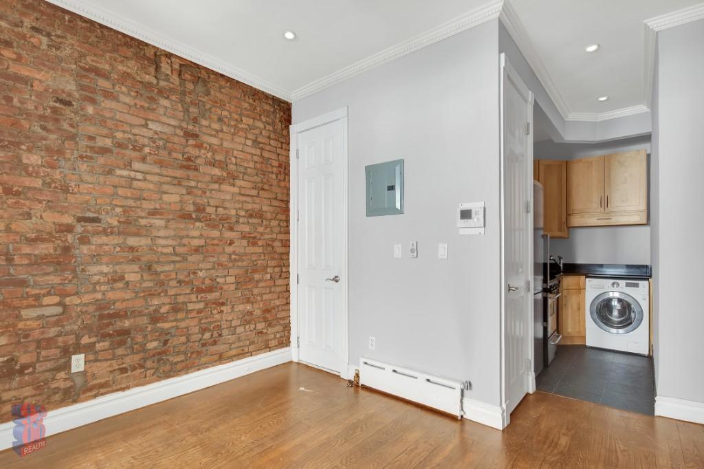 Building Photo - 230 E 32nd St