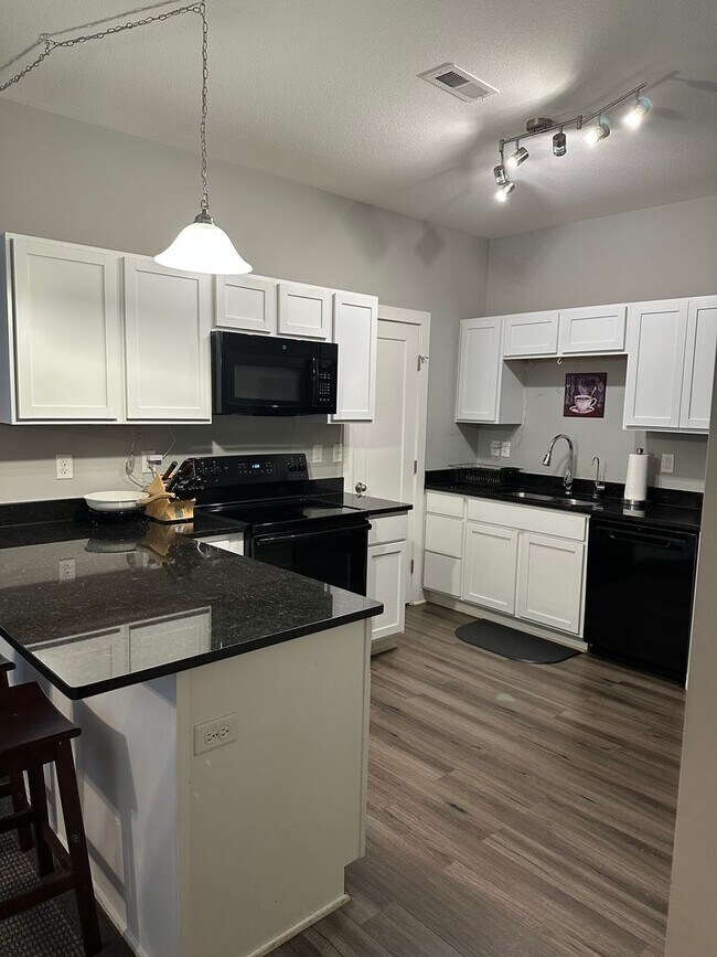 Building Photo - 3 bedroom 2 bath Duplex at 53rd & Meridian