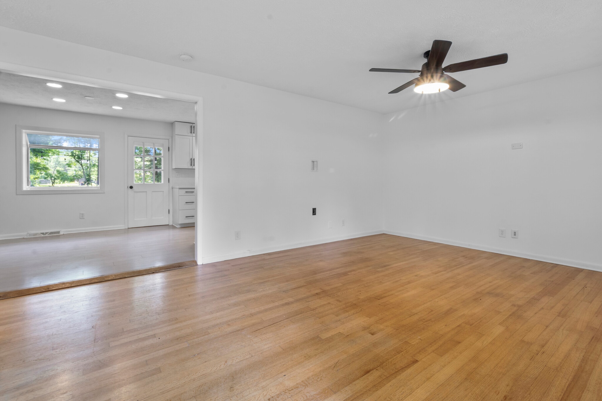 Building Photo - 820 Eaglewood Dr