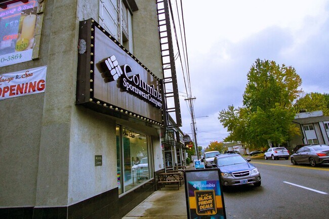 Building Photo - Sellwood: Modern Light & Bright Studio Rea...