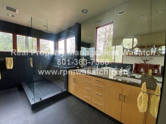 Building Photo - Check out This Stunning 3 Bedroom 2.5 Bath...