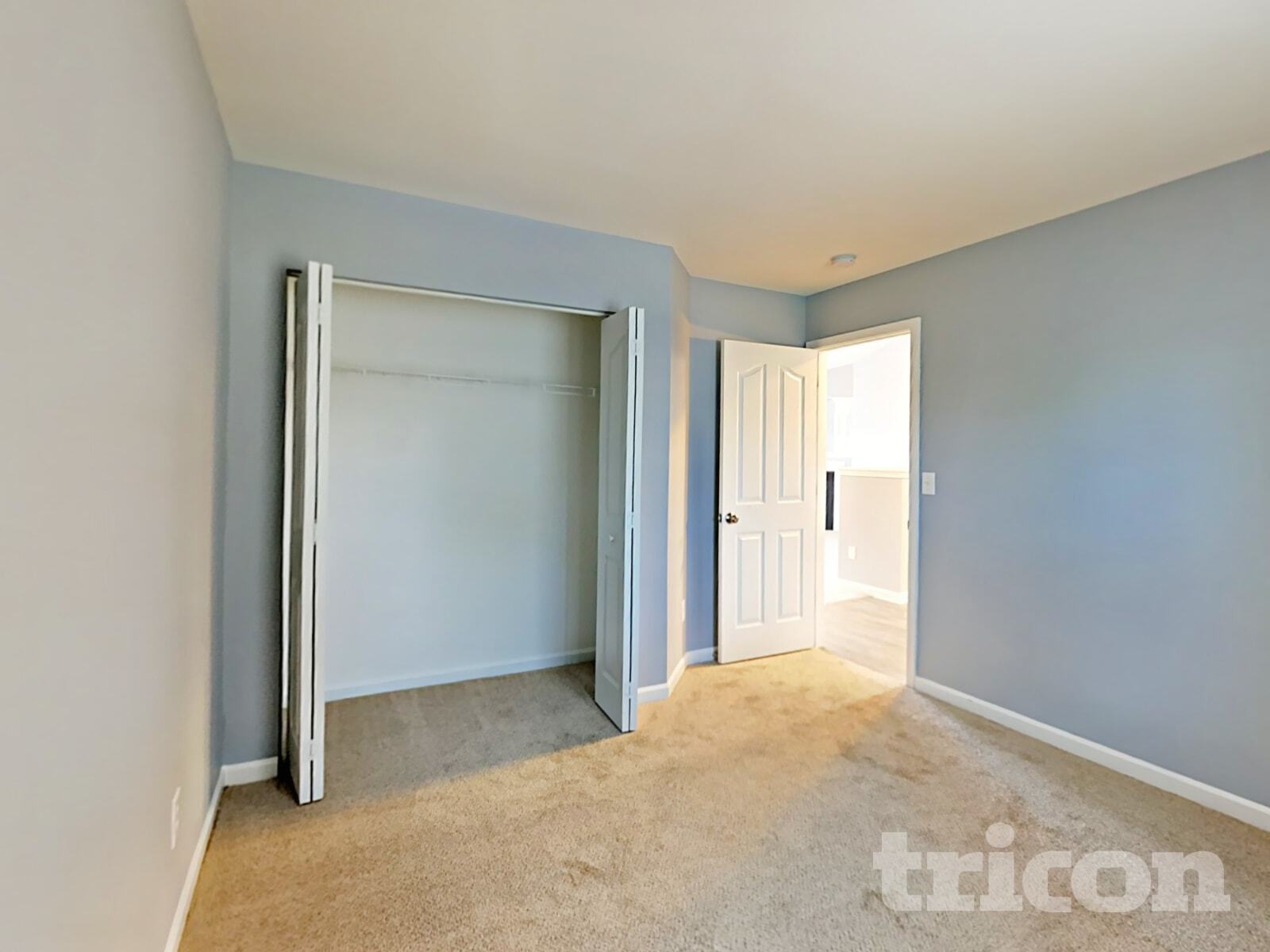 Building Photo - 10207 Green Hedge Ave