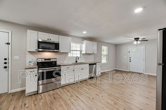 Building Photo - 4702 Collins Ave