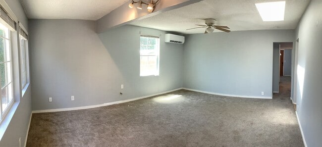 Building Photo - 14602 Portland Ave SW