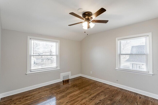 Building Photo - 2750 N 61st St