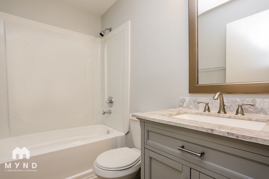 Building Photo - 908 Waring St