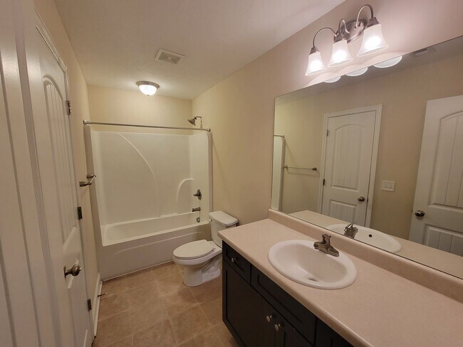 Building Photo - Lakeview Commons - Columbia County