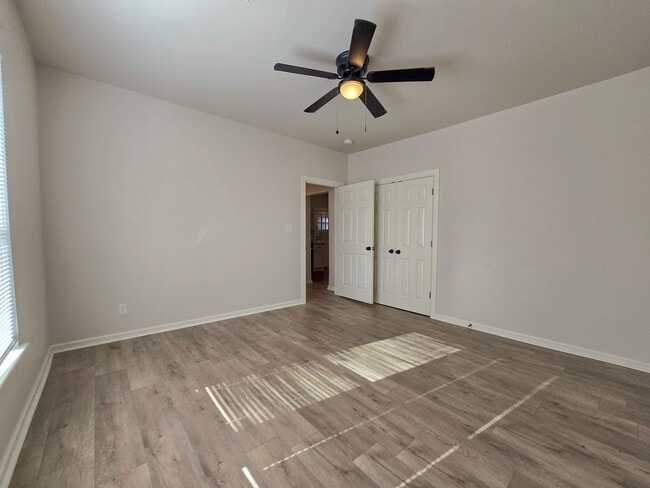 Building Photo - 1224 N Market Ave