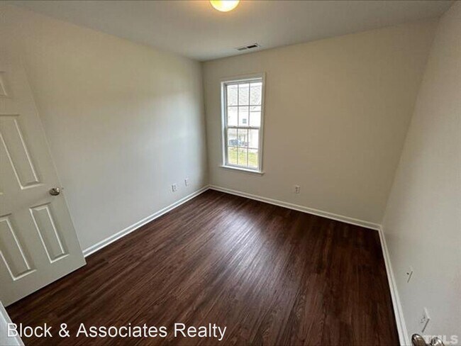 Building Photo - 3 br, 2.5 bath House - 401 Whitehall Court