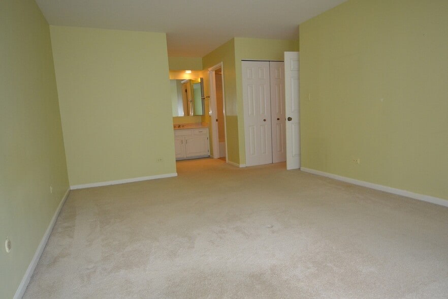 Building Photo - 222 Main St