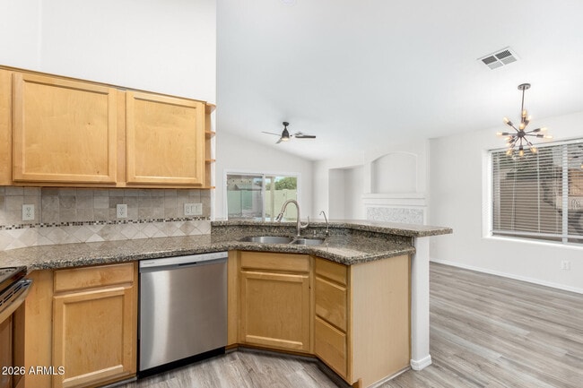 Building Photo - 491 N Ocotillo Ln