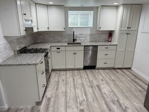 Building Photo - Wonderful updated basement apartment - Available NOW!