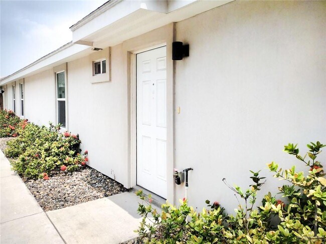 Building Photo - 12 Golden Nugget