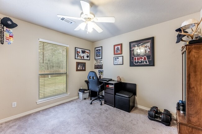 Building Photo - 3658 Redbud Ln