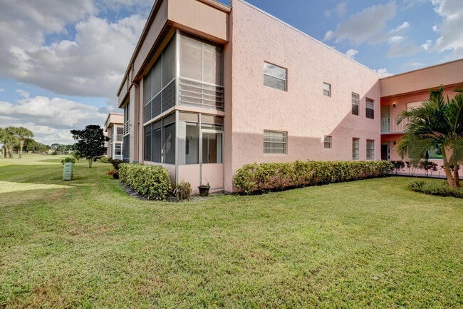 Building Photo - 548 Flanders L
